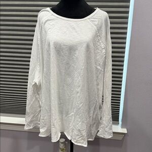 Universal Thread Classic White Top